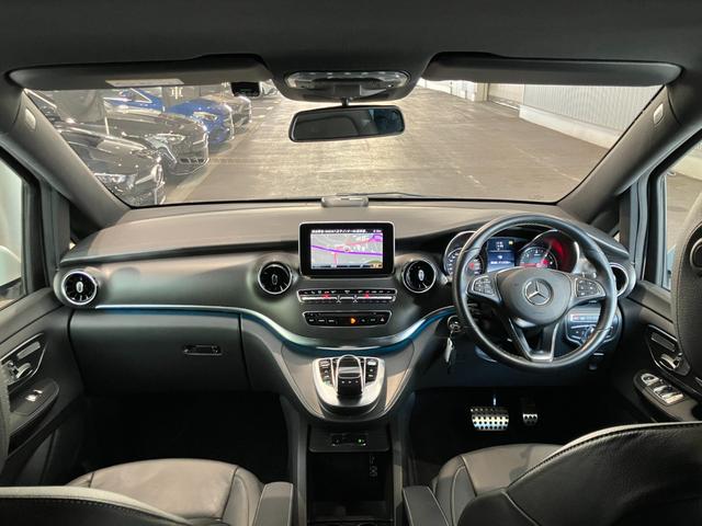 Ｖクラス Ｖ２２０ｄ　アバンギャルド　ＡＭＧライン　認定中古車２年保証／弊社お下取り車両／ＡＭＧライン／アンビエントライト／電動リアゲート／本革シート／前席シートヒーター／両側電動スライドドア／３列シート／分割式リアゲート／ＭＢＵＸナビゲーションシステ（5枚目）
