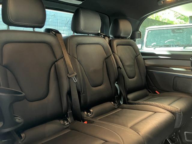 Ｖクラス Ｖ２２０ｄ　アバンギャルド　ＡＭＧライン　認定中古車２年保証／弊社お下取り車両／ＡＭＧライン／アンビエントライト／電動リアゲート／本革シート／前席シートヒーター／両側電動スライドドア／３列シート／分割式リアゲート／ＭＢＵＸナビゲーションシステ（8枚目）
