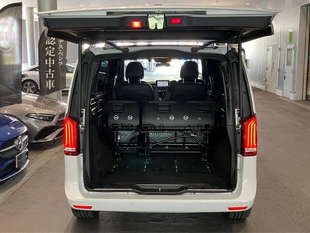 Ｖクラス Ｖ２２０ｄ　アバンギャルド　ＡＭＧライン　認定中古車２年保証／弊社お下取り車両／ＡＭＧライン／アンビエントライト／電動リアゲート／本革シート／前席シートヒーター／両側電動スライドドア／３列シート／分割式リアゲート／ＭＢＵＸナビゲーションシステ（10枚目）