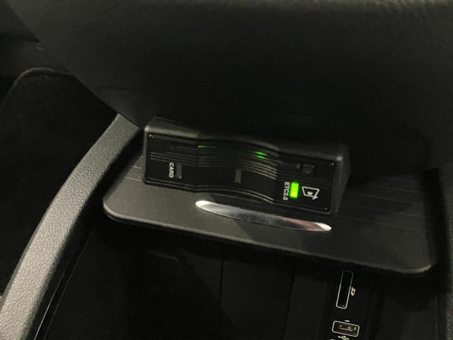 Ｖクラス Ｖ２２０ｄ　アバンギャルド　ＡＭＧライン　認定中古車２年保証／弊社お下取り車両／ＡＭＧライン／アンビエントライト／電動リアゲート／本革シート／前席シートヒーター／両側電動スライドドア／３列シート／分割式リアゲート／ＭＢＵＸナビゲーションシステ（21枚目）