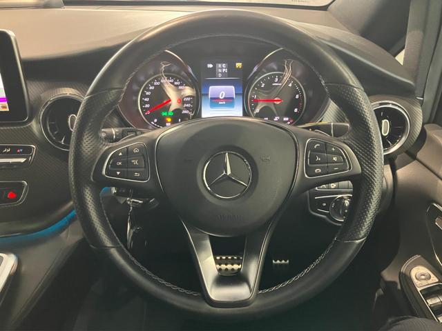 Ｖクラス Ｖ２２０ｄ　アバンギャルド　ＡＭＧライン　認定中古車２年保証／弊社お下取り車両／ＡＭＧライン／アンビエントライト／電動リアゲート／本革シート／前席シートヒーター／両側電動スライドドア／３列シート／分割式リアゲート／ＭＢＵＸナビゲーションシステ（22枚目）