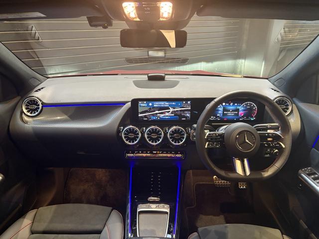 ＧＬＡクラス ＧＬＡ１８０　ＡＭＧラインパッケージ　弊社デモカー車両／新車保証継承車両／パタゴニアレッド／禁煙車／純正ドライブレコーダー／アダプティブダンピングシステム付きサスペンション／メモリー付きパワーシート／３６０°カメラシステム／フットトランク（4枚目）