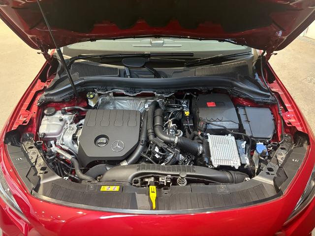 ＧＬＡクラス ＧＬＡ１８０　ＡＭＧラインパッケージ　弊社デモカー車両／新車保証継承車両／パタゴニアレッド／禁煙車／純正ドライブレコーダー／アダプティブダンピングシステム付きサスペンション／メモリー付きパワーシート／３６０°カメラシステム／フットトランク（7枚目）