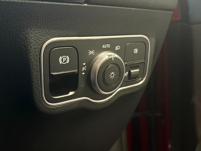 ＧＬＡクラス ＧＬＡ１８０　ＡＭＧラインパッケージ　弊社デモカー車両／新車保証継承車両／パタゴニアレッド／禁煙車／純正ドライブレコーダー／アダプティブダンピングシステム付きサスペンション／メモリー付きパワーシート／３６０°カメラシステム／フットトランク（21枚目）