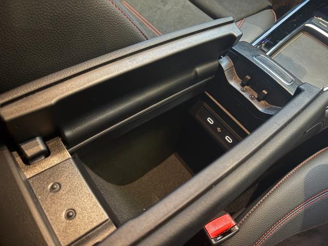 ＧＬＡクラス ＧＬＡ１８０　ＡＭＧラインパッケージ　弊社デモカー車両／新車保証継承車両／パタゴニアレッド／禁煙車／純正ドライブレコーダー／アダプティブダンピングシステム付きサスペンション／メモリー付きパワーシート／３６０°カメラシステム／フットトランク（30枚目）