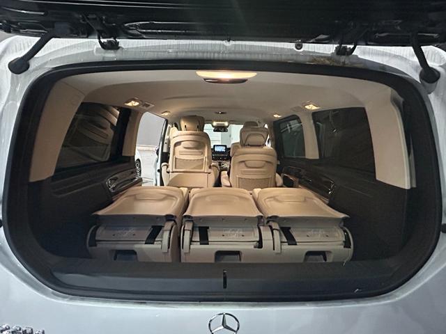 Vクラス V220d アバンギャルド ロング エクスクルーシブシートパッケージ/2列目シートベンチレーター/フルフラット機能付3列シート/COMANDシステム/シートヒーター/メモリー付パワーシート/2列目オットマン/レーダーセーフティパッケージ(7枚目)