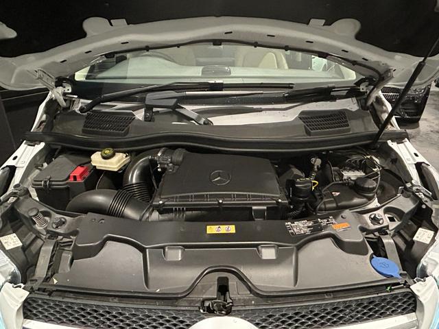 Vクラス V220d アバンギャルド ロング エクスクルーシブシートパッケージ/2列目シートベンチレーター/フルフラット機能付3列シート/COMANDシステム/シートヒーター/メモリー付パワーシート/2列目オットマン/レーダーセーフティパッケージ(8枚目)