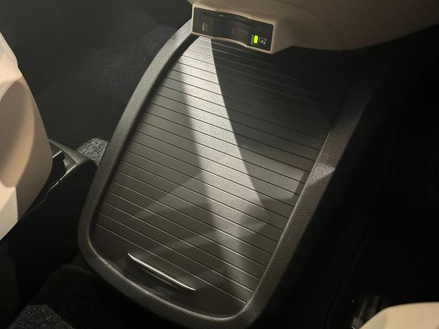 Vクラス V220d アバンギャルド ロング エクスクルーシブシートパッケージ/2列目シートベンチレーター/フルフラット機能付3列シート/COMANDシステム/シートヒーター/メモリー付パワーシート/2列目オットマン/レーダーセーフティパッケージ(29枚目)