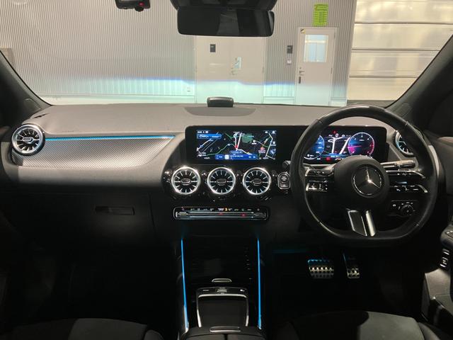 GLAクラス GLA200d 4マチック AMGラインパッケージ パノラミックスライディングルーフ/パタゴニアレッド/メモリー付パワーシート/アンビエントライト64色/ワイヤレス充電/360°カメラ/MBUX搭載車両/新車保証継承車両(5枚目)