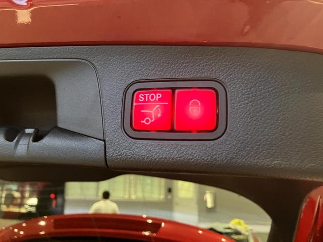 GLAクラス GLA200d 4マチック AMGラインパッケージ パノラミックスライディングルーフ/パタゴニアレッド/メモリー付パワーシート/アンビエントライト64色/ワイヤレス充電/360°カメラ/MBUX搭載車両/新車保証継承車両(10枚目)