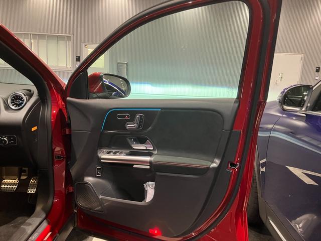 GLAクラス GLA200d 4マチック AMGラインパッケージ パノラミックスライディングルーフ/パタゴニアレッド/メモリー付パワーシート/アンビエントライト64色/ワイヤレス充電/360°カメラ/MBUX搭載車両/新車保証継承車両(12枚目)