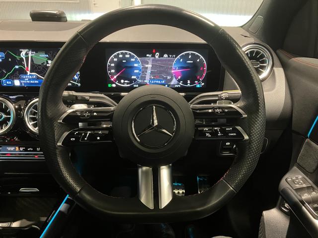 GLAクラス GLA200d 4マチック AMGラインパッケージ パノラミックスライディングルーフ/パタゴニアレッド/メモリー付パワーシート/アンビエントライト64色/ワイヤレス充電/360°カメラ/MBUX搭載車両/新車保証継承車両(14枚目)
