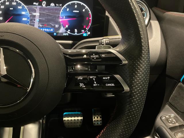 GLAクラス GLA200d 4マチック AMGラインパッケージ パノラミックスライディングルーフ/パタゴニアレッド/メモリー付パワーシート/アンビエントライト64色/ワイヤレス充電/360°カメラ/MBUX搭載車両/新車保証継承車両(16枚目)