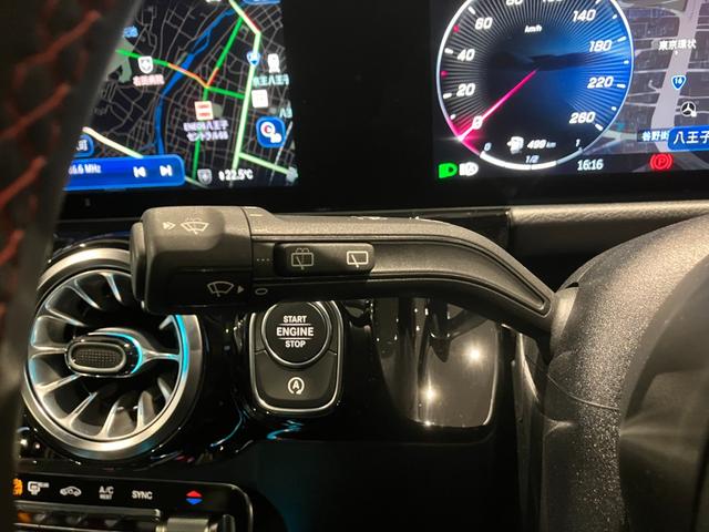 GLAクラス GLA200d 4マチック AMGラインパッケージ パノラミックスライディングルーフ/パタゴニアレッド/メモリー付パワーシート/アンビエントライト64色/ワイヤレス充電/360°カメラ/MBUX搭載車両/新車保証継承車両(18枚目)