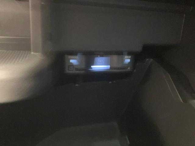 GLAクラス GLA200d 4マチック AMGラインパッケージ パノラミックスライディングルーフ/パタゴニアレッド/メモリー付パワーシート/アンビエントライト64色/ワイヤレス充電/360°カメラ/MBUX搭載車両/新車保証継承車両(28枚目)