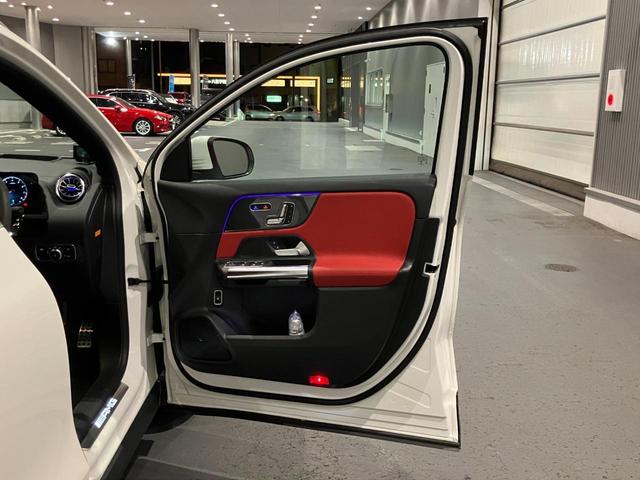 GLAクラス GLA45 S 4マチック+ AMGアドバンスドパッケージ/AMGパフォーマンスパッケージ/パノラミックスライディングルーフ/本革シート/ヘッドアップディスプレイ/AMGパフォーマンスステアリング/アンビエントライト64色/シート(12枚目)