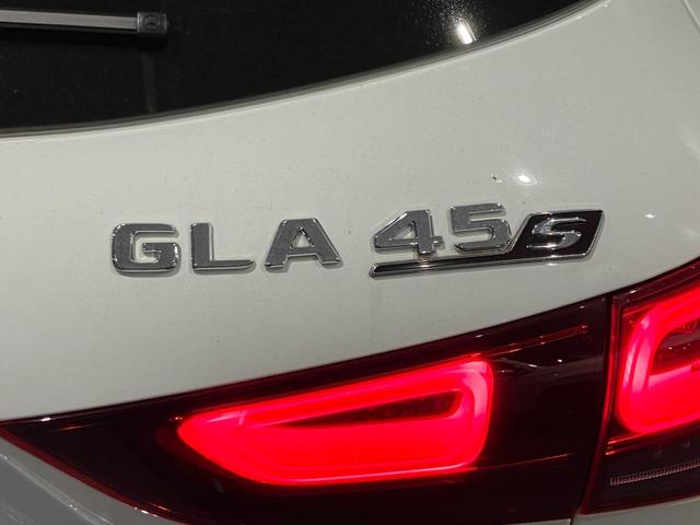 GLAクラス GLA45 S 4マチック+ AMGアドバンスドパッケージ/AMGパフォーマンスパッケージ/パノラミックスライディングルーフ/本革シート/ヘッドアップディスプレイ/AMGパフォーマンスステアリング/アンビエントライト64色/シート(44枚目)