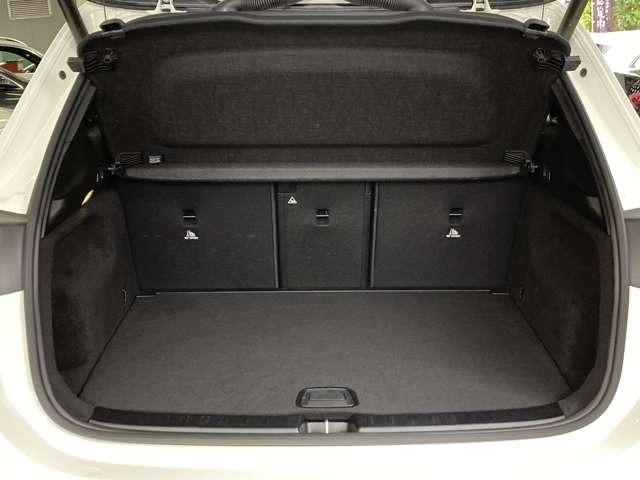 GLAクラス GLA45 S 4マチック+ AMGパフォーマンスPKG/パノラミックスライディングルーフ/AMGアドバンストPKG/シートベンチレーター/シートヒーター/Burmesterサラウンドサウンド/ヘッドアップディスプレイ/本革シート(10枚目)