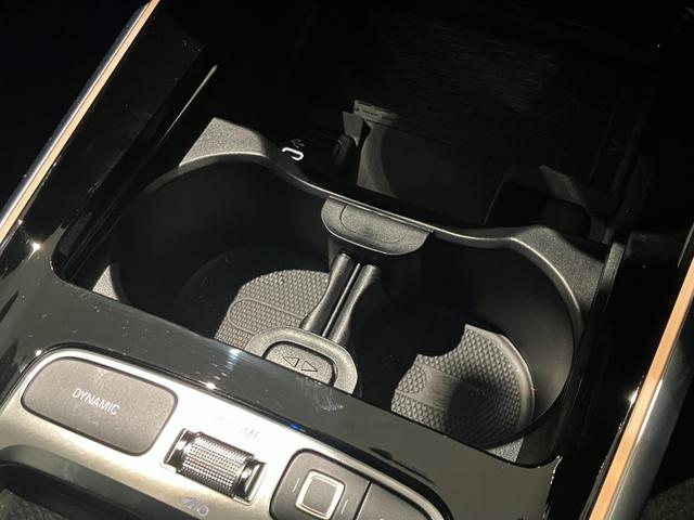 �����Z�f�X�E�x���c�����q�̍ŐV�̃V���[���[���ɂ́A��^���j�^�[������Ő�[�̃����Z�f�X�E�x���c�����̊������܂��I�����W����̂��߁A�V��̈������ł��A���������Ƃ��Ԃ�����������X�܂ł������܂��I