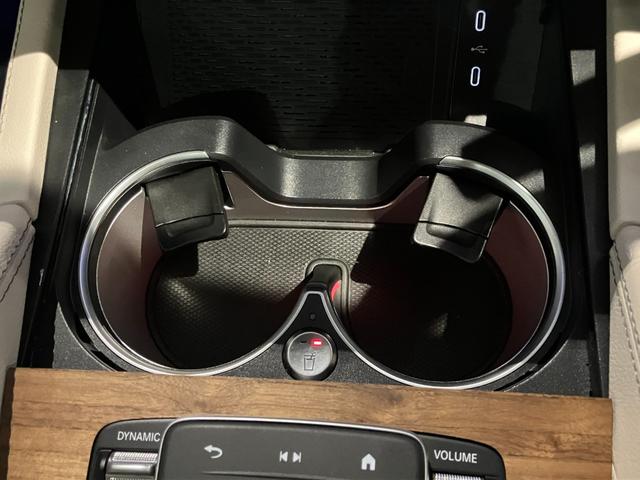 �����Z�f�X�E�x���c�����q�̍ŐV�̃V���[���[���ɂ́A��^���j�^�[������Ő�[�̃����Z�f�X�E�x���c�����̊������܂��I�����W����̂��߁A�V��̈������ł��A���������Ƃ��Ԃ�����������X�܂ł������܂��I