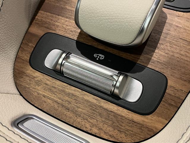 �����Z�f�X�E�x���c�����q�̍ŐV�̃V���[���[���ɂ́A��^���j�^�[������Ő�[�̃����Z�f�X�E�x���c�����̊������܂��I�����W����̂��߁A�V��̈������ł��A���������Ƃ��Ԃ�����������X�܂ł������܂��I