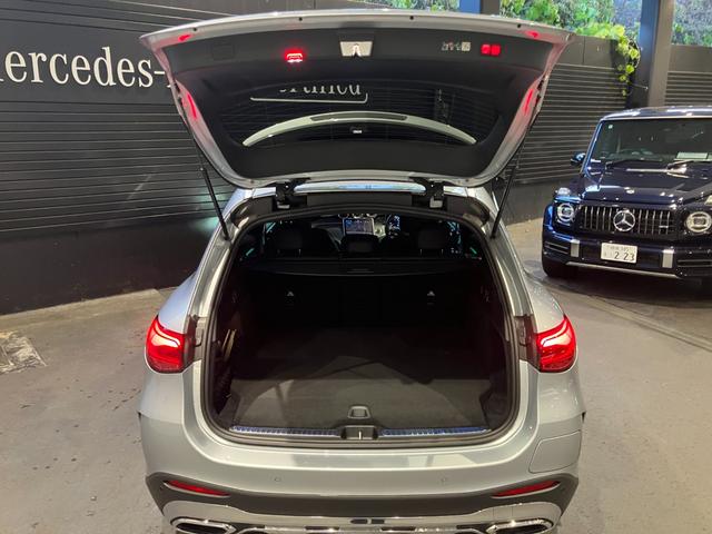 ＧＬＣ ＧＬＣ３５０ｅ　４Ｍポーツ　エディションスター　元弊社デモカー／新車保証継承／パノラミックスライディングルーフ／アンビエントライトプレミアム／ＡＭＧラインエクステリア・インテリア／ＡＩＲＭＡＴＩＣサスペンション／純正ドライブレコーダー（10枚目）