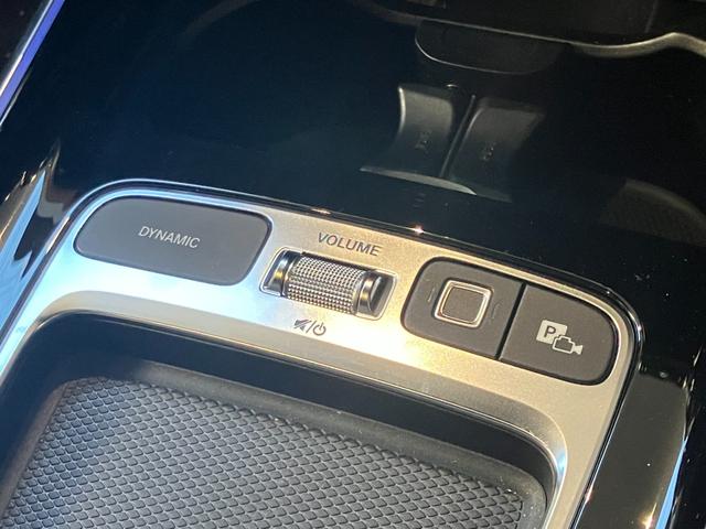 �����Z�f�X�E�x���c�����q�̍ŐV�̃V���[���[���ɂ́A��^���j�^�[������Ő�[�̃����Z�f�X�E�x���c�����̊������܂��I�����W����̂��߁A�V��̈������ł��A���������Ƃ��Ԃ�����������X�܂ł������܂��I