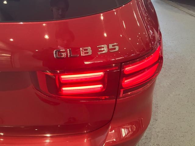 �����Z�f�X�E�x���c�����q�̍ŐV�̃V���[���[���ɂ́A��^���j�^�[������Ő�[�̃����Z�f�X�E�x���c�����̊������܂��I�����W����̂��߁A�V��̈������ł��A���������Ƃ��Ԃ�����������X�܂ł������܂��I