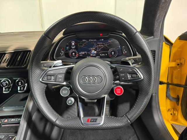 R8 V10 パフォーマンス FSI クワトロ 4WD B&Oサウンド/ファインナッパレザー/カーボンブレーキ/カーボンエクステリア&インテリア/フロントプロテクション施工/アルカンターラルーフ/ダイナミックステアリング/バックカメラ(2枚目)