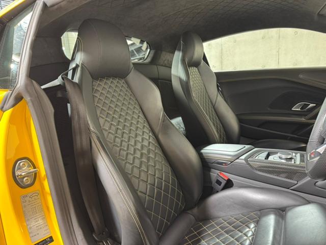 R8 V10 パフォーマンス FSI クワトロ 4WD B&Oサウンド/ファインナッパレザー/カーボンブレーキ/カーボンエクステリア&インテリア/フロントプロテクション施工/アルカンターラルーフ/ダイナミックステアリング/バックカメラ(6枚目)