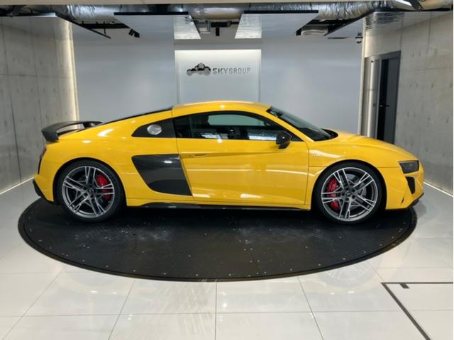 R8 V10 パフォーマンス FSI クワトロ 4WD B&Oサウンド/ファインナッパレザー/カーボンブレーキ/カーボンエクステリア&インテリア/フロントプロテクション施工/アルカンターラルーフ/ダイナミックステアリング/バックカメラ(12枚目)