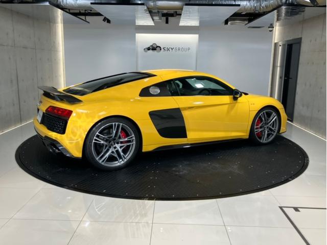 R8 V10 パフォーマンス FSI クワトロ 4WD B&Oサウンド/ファインナッパレザー/カーボンブレーキ/カーボンエクステリア&インテリア/フロントプロテクション施工/アルカンターラルーフ/ダイナミックステアリング/バックカメラ(14枚目)