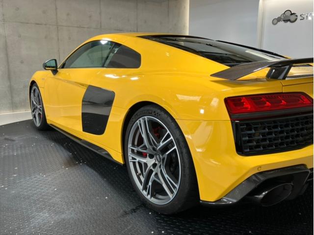 R8 V10 パフォーマンス FSI クワトロ 4WD B&Oサウンド/ファインナッパレザー/カーボンブレーキ/カーボンエクステリア&インテリア/フロントプロテクション施工/アルカンターラルーフ/ダイナミックステアリング/バックカメラ(18枚目)