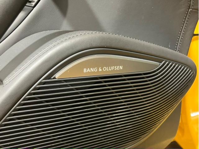 R8 V10 パフォーマンス FSI クワトロ 4WD B&Oサウンド/ファインナッパレザー/カーボンブレーキ/カーボンエクステリア&インテリア/フロントプロテクション施工/アルカンターラルーフ/ダイナミックステアリング/バックカメラ(27枚目)