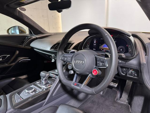R8 V10 パフォーマンス FSI クワトロ 4WD B&Oサウンド/ファインナッパレザー/カーボンブレーキ/カーボンエクステリア&インテリア/フロントプロテクション施工/アルカンターラルーフ/ダイナミックステアリング/バックカメラ(34枚目)