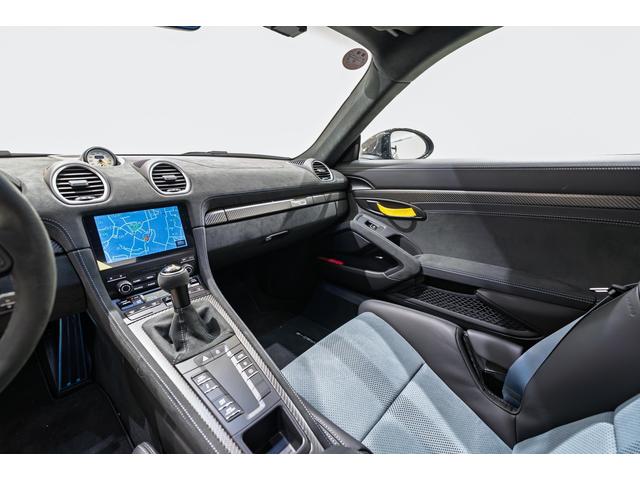 718ケイマン 718ケイマンGT4 RS PDK ヴァイザッハP スポーツクロノPKG PCCB フロントリフティング OP21インチAW スポエキ 純正ナビ バックカメラ BOSEサウンド カーボンインテリア(9枚目)
