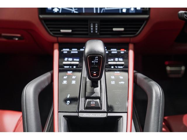 カイエンクーペ カイエンターボGT クーペ ティプトロニックS 20インチGTデザインAW/18wayアダプティブスポーツシート/ベンチレーション(フロント)/アンビエントライト/プライバシーガラス/BOSEサウンドシステム/LEDマトリクス(24枚目)