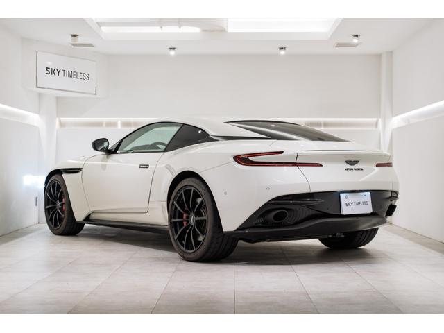 DB11 AMR 左H/カーボンファイバーエクステリア/プレミアムオーディオ/レッドキャリパー/カーボンファイバードアハンドル/カーボンファイバードアミラー/鍛造AMRホイール(5枚目)