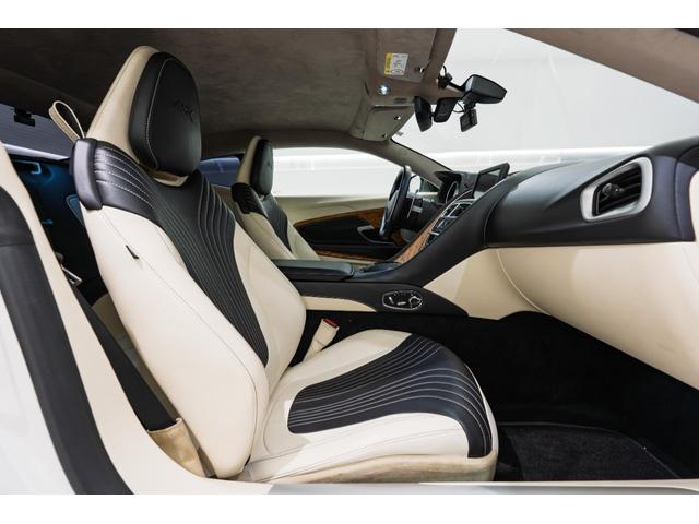 DB11 AMR 左H/カーボンファイバーエクステリア/プレミアムオーディオ/レッドキャリパー/カーボンファイバードアハンドル/カーボンファイバードアミラー/鍛造AMRホイール(9枚目)