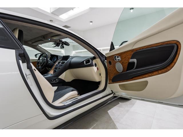 DB11 AMR 左H/カーボンファイバーエクステリア/プレミアムオーディオ/レッドキャリパー/カーボンファイバードアハンドル/カーボンファイバードアミラー/鍛造AMRホイール(10枚目)