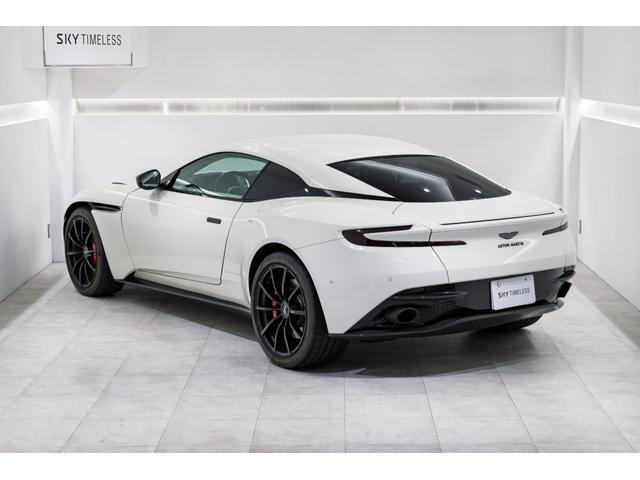 DB11 AMR 左H/カーボンファイバーエクステリア/プレミアムオーディオ/レッドキャリパー/カーボンファイバードアハンドル/カーボンファイバードアミラー/鍛造AMRホイール(12枚目)