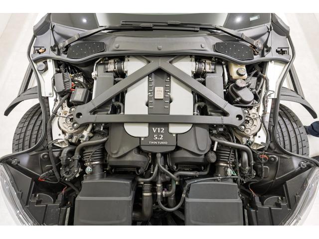 DB11 AMR 左H/カーボンファイバーエクステリア/プレミアムオーディオ/レッドキャリパー/カーボンファイバードアハンドル/カーボンファイバードアミラー/鍛造AMRホイール(15枚目)