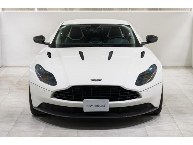 DB11 AMR 左H/カーボンファイバーエクステリア/プレミアムオーディオ/レッドキャリパー/カーボンファイバードアハンドル/カーボンファイバードアミラー/鍛造AMRホイール(17枚目)