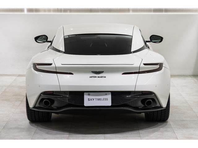 DB11 AMR 左H/カーボンファイバーエクステリア/プレミアムオーディオ/レッドキャリパー/カーボンファイバードアハンドル/カーボンファイバードアミラー/鍛造AMRホイール(18枚目)