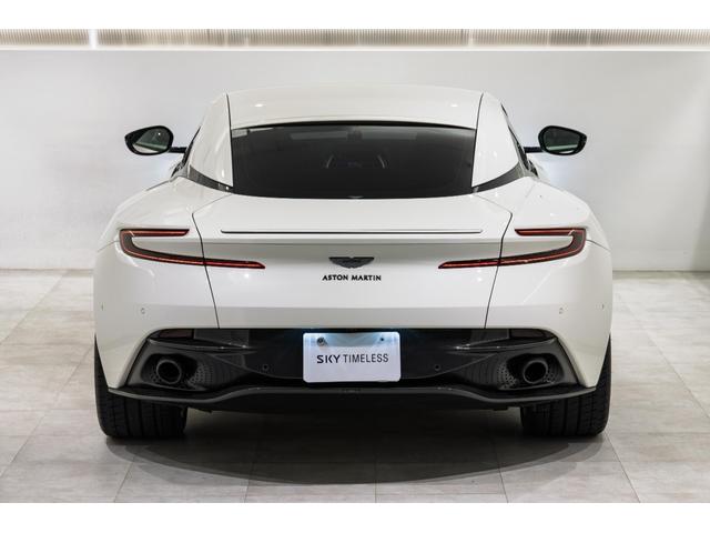 DB11 AMR 左H/カーボンファイバーエクステリア/プレミアムオーディオ/レッドキャリパー/カーボンファイバードアハンドル/カーボンファイバードアミラー/鍛造AMRホイール(20枚目)