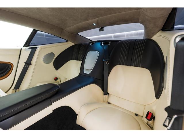 DB11 AMR 左H/カーボンファイバーエクステリア/プレミアムオーディオ/レッドキャリパー/カーボンファイバードアハンドル/カーボンファイバードアミラー/鍛造AMRホイール(33枚目)