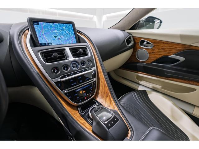 DB11 AMR 左H/カーボンファイバーエクステリア/プレミアムオーディオ/レッドキャリパー/カーボンファイバードアハンドル/カーボンファイバードアミラー/鍛造AMRホイール(39枚目)