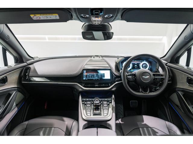 DBX 707 4WD マイナーチェンジ後モデル/カーボンエクステリアPKG/グロスブラックフロントグリル/スモークテールライト/ステアリングヒーター/B&Wスピーカー/ブロンズキャリパー(9枚目)