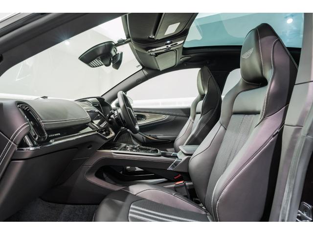 DBX 707 4WD マイナーチェンジ後モデル/カーボンエクステリアPKG/グロスブラックフロントグリル/スモークテールライト/ステアリングヒーター/B&Wスピーカー/ブロンズキャリパー(12枚目)