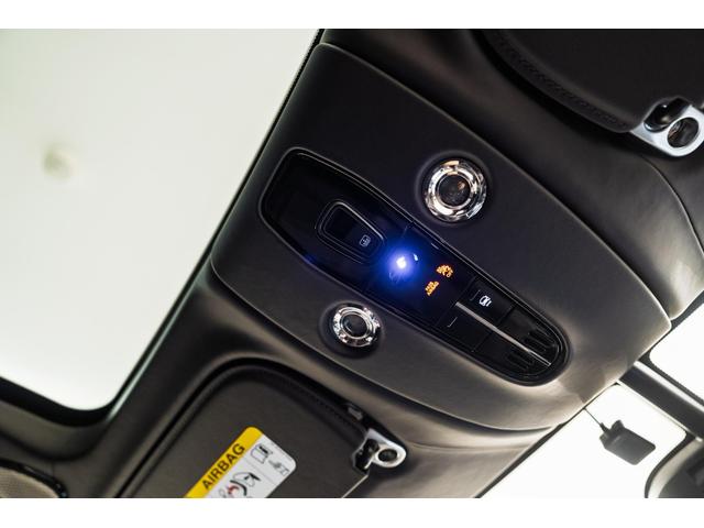 DBX 707 4WD マイナーチェンジ後モデル/カーボンエクステリアPKG/グロスブラックフロントグリル/スモークテールライト/ステアリングヒーター/B&Wスピーカー/ブロンズキャリパー(35枚目)